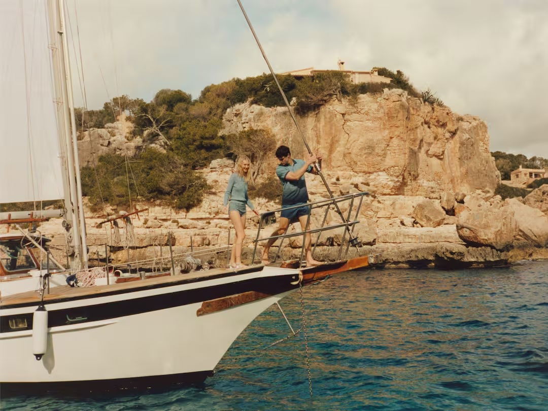Lacoste under the sun, French elegance under full sail