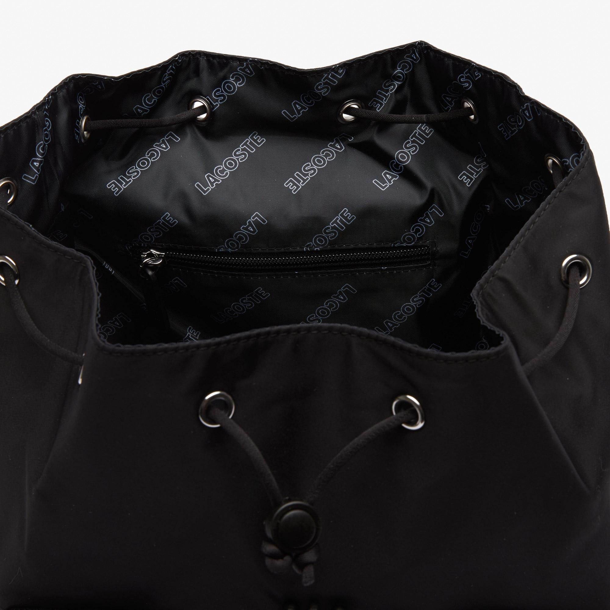 Lacoste  Unisex značkový nylonový batoh s chlopňou