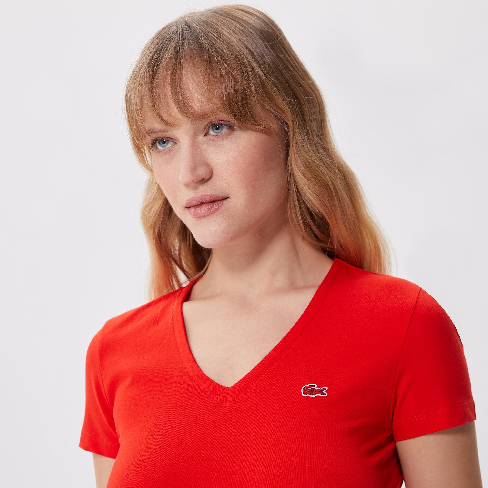 Lacoste Kadın Slim Fit V Yaka Kırmızı T-Shirt. 4