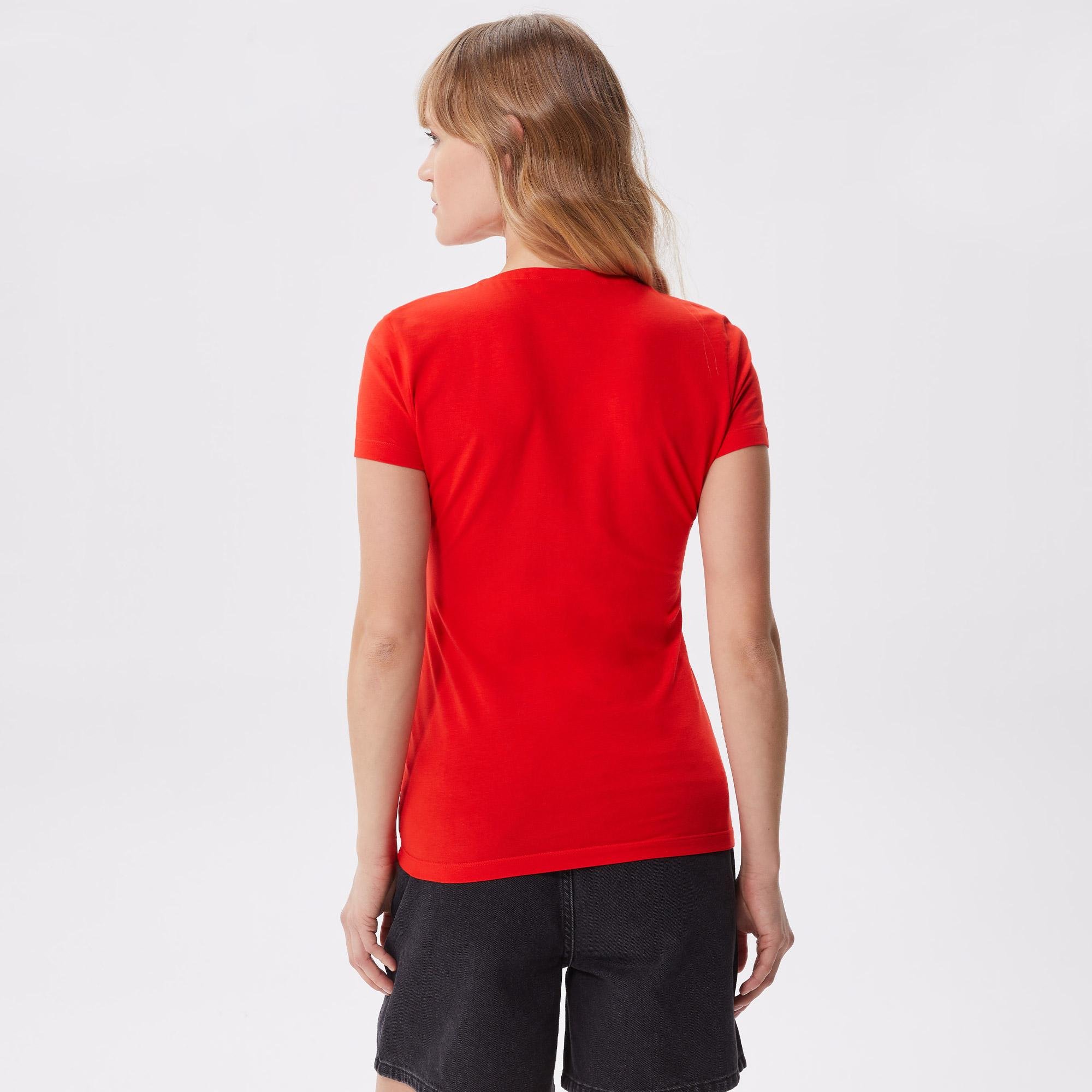 Lacoste Kadın Slim Fit V Yaka Kırmızı T-Shirt. 2